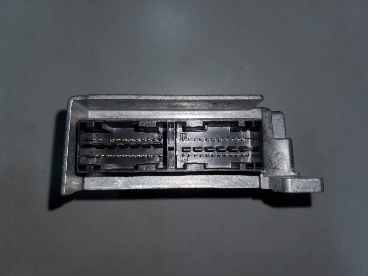 【中古パーツ】 アルファロメオ147 エアバッグコンピュータ 46813473 DS221112-G