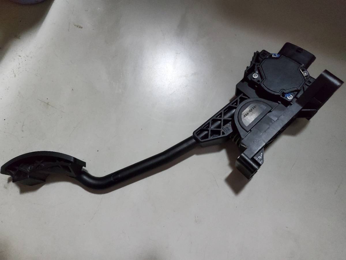【中古パーツ】 アルファロメオGT JTSセレ 右H アクセルペダルASSY 46776364 DS221202-A