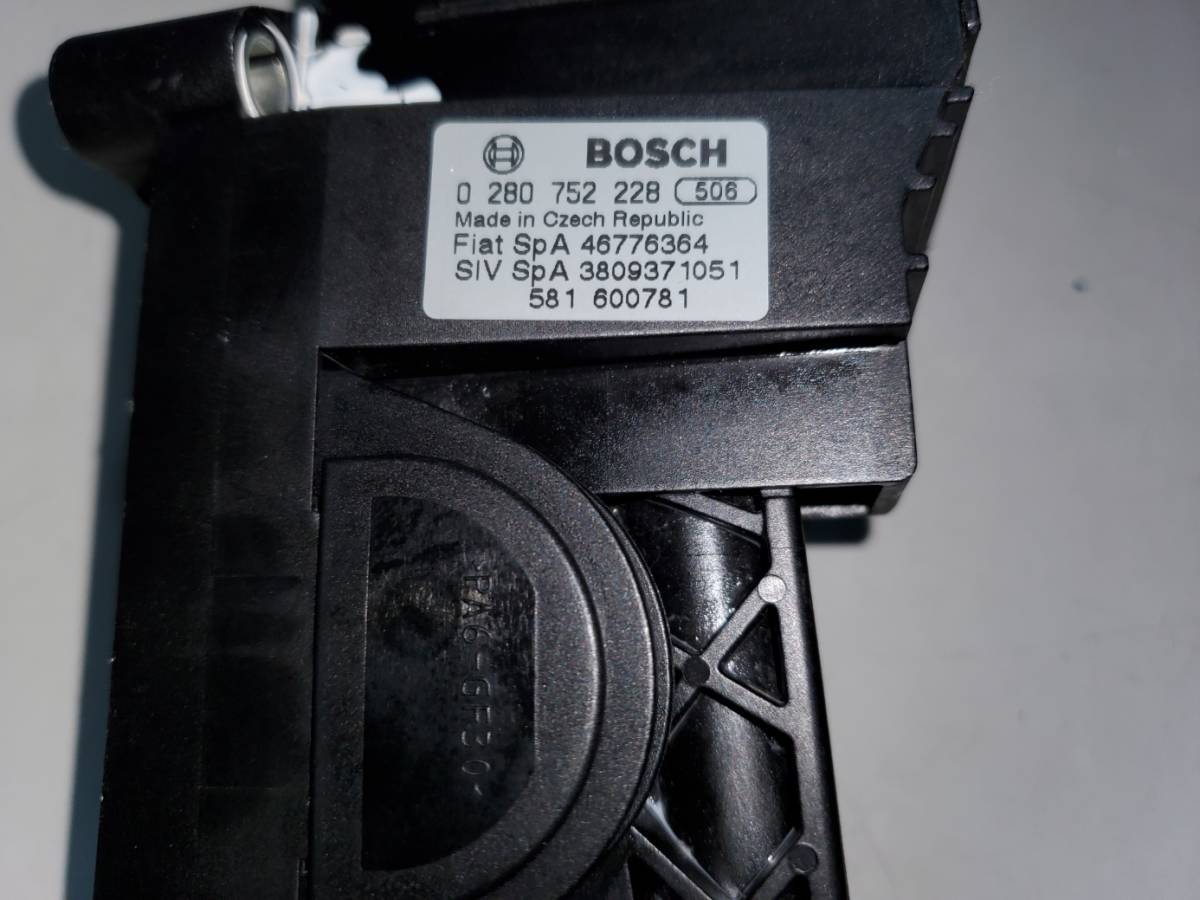 【中古パーツ】 アルファロメオGT JTSセレ 右H アクセルペダルASSY 46776364 DS221202-A