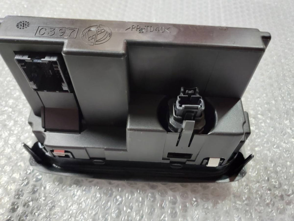 【中古パーツ】 アルファロメオ GT 後期 スポルティーバ エアコンパネル ガンメタリック 加修あり CS230321-F