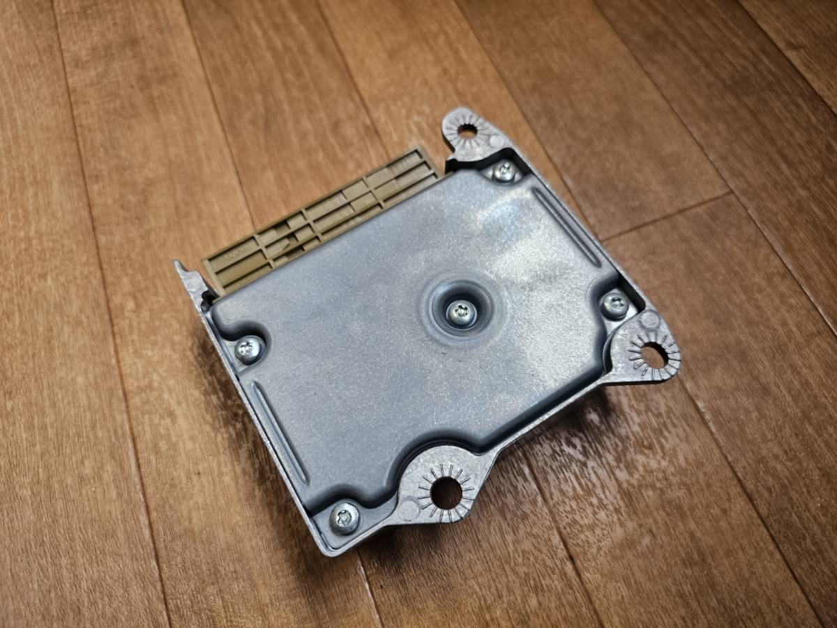 【中古パーツ】 アルファロメオ156　スポーツワゴン フェイズⅢ V6 Q-SYSTEM 右H エアバッグコンピューター　AS231117-I