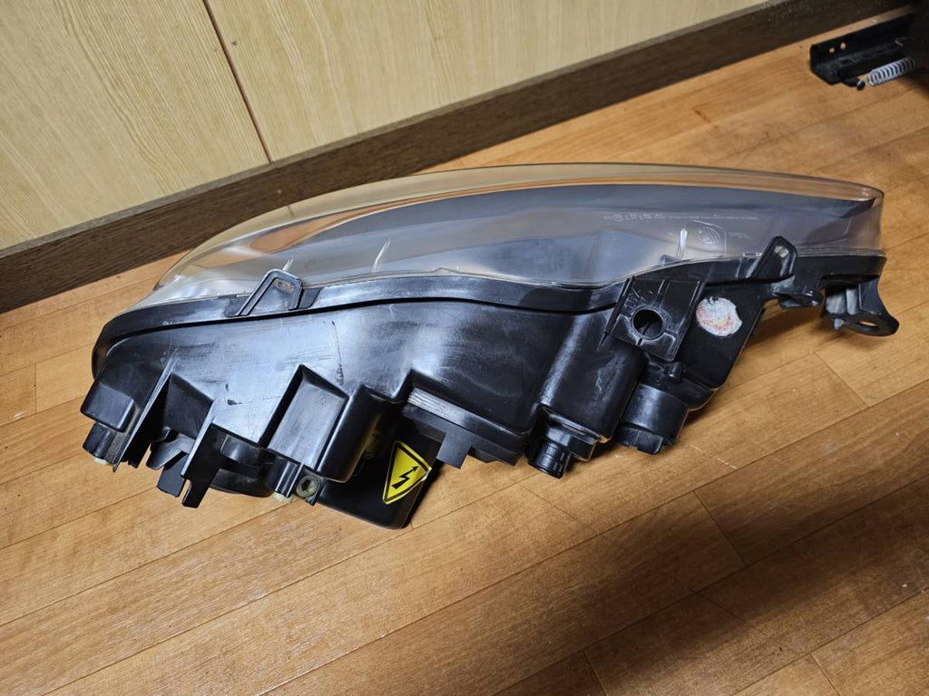【中古パーツ】 アルファロメオ147後期 純正キセノンヘッドライト 左 AS231220-E