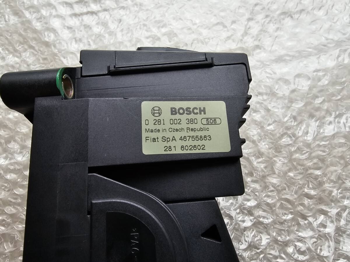 【中古パーツ】 アルファロメオ147 左ハンドル MT用 アクセルペダル AS240829-H
