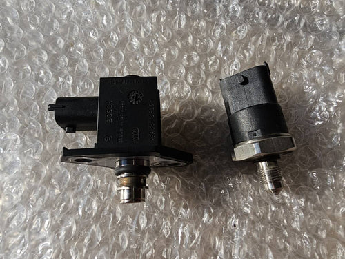 【中古パーツ】 アルファロメオ156 中期 セダン 2.0JTS フューエルプレッシャーレギュレーター/センサー セット AS240912‐C