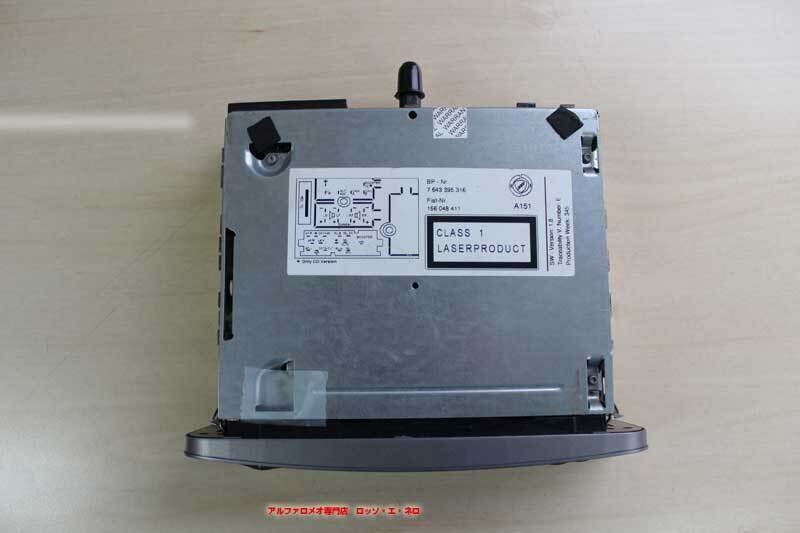 【中古パーツ】 アルファロメオGT　純正オーディオ （コードカード付き) Y251031a