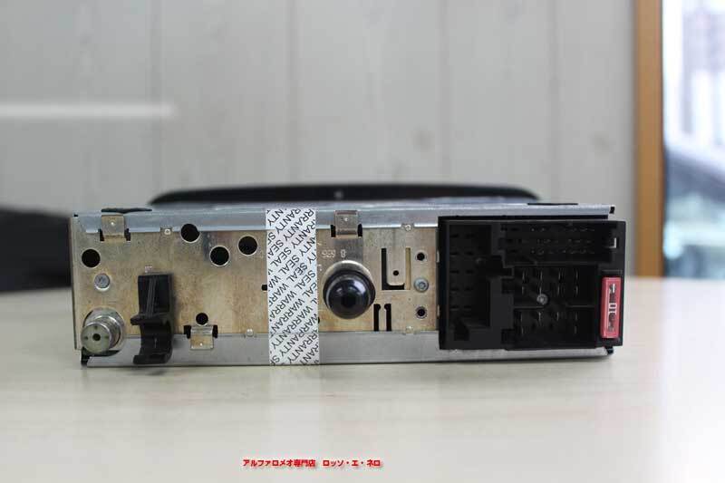 【中古パーツ】 アルファロメオGT　純正オーディオ （コードカード付き) Y251031a