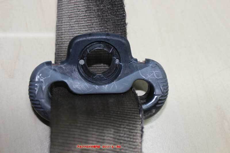 【中古パーツ】 アルファロメオ156GTA 左H 運転席シートベルトプリテンショナー Y-260328b
