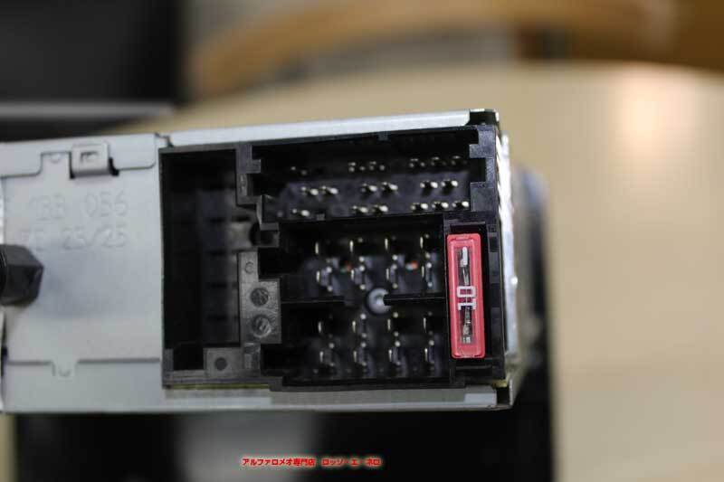 【中古パーツ】 アルファロメオ159/ブレラ　純正オーディオ　（コードカード付き)　Y260506c
