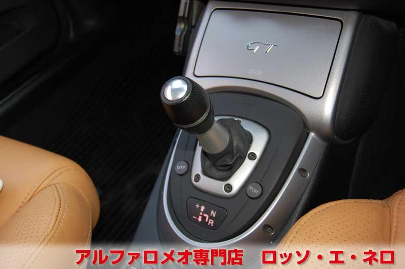 【新入荷】　アルファロメオGT　エクスクルーシブ　2.0JTSセレスピード　ブラック・タンレザー