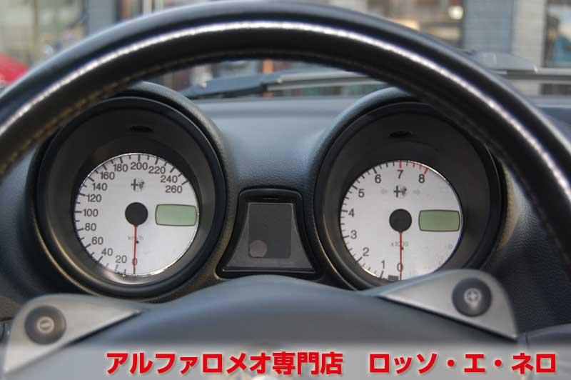【新入荷】　アルファロメオ156　ツインスパークセレスピード　左ハンドル・アルファレッド　ローダウン・１７インチＡＷ　社外マフラー