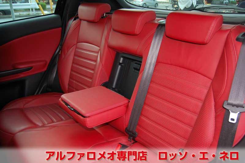 【新入荷】　アルファロメオ　ジュリエッタ　スポルティーバ　後期・黒・赤内装　25000キロ