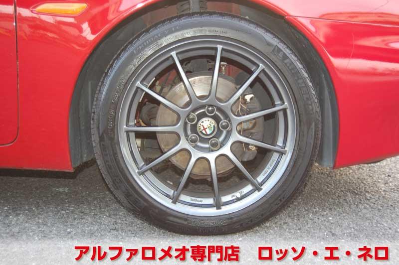 【新入荷】　アルファロメオ156　ツインスパークセレスピード　左ハンドル・アルファレッド　ローダウン・１７インチＡＷ　社外マフラー