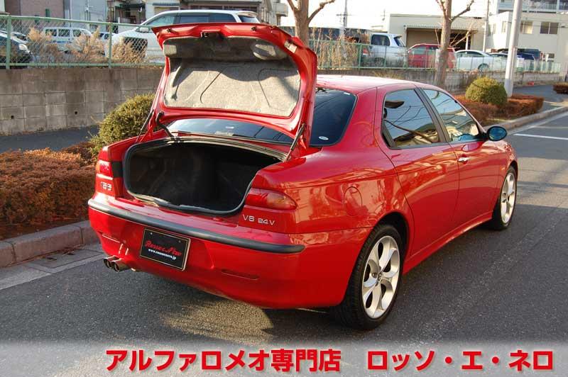【新入荷】　アルファロメオ156　2.5Ｖ6ＭＴ・アルファレッド　走行距離2.3万キロ　社外マフラー＆17ＡＷ