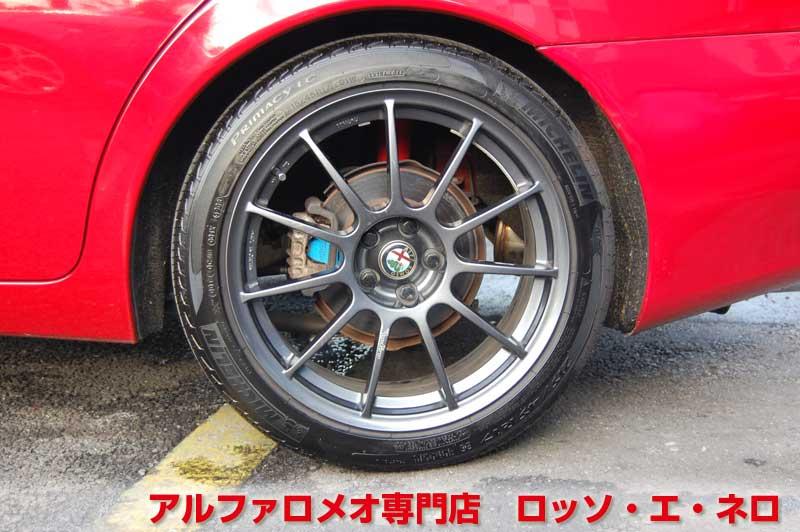 【新入荷】　アルファロメオ156　ツインスパークセレスピード　左ハンドル・アルファレッド　ローダウン・１７インチＡＷ　社外マフラー