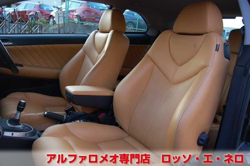 【新入荷】　アルファロメオGT　エクスクルーシブ　2.0JTSセレスピード　ブラック・タンレザー