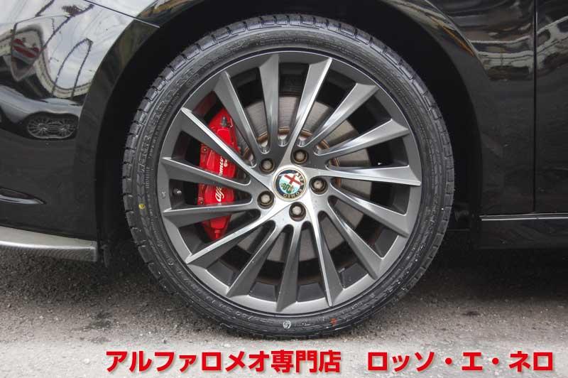 【新入荷】　アルファロメオ ジュリエッタ　クアドリフォリオヴェルデ　黒・6MT・赤レザー