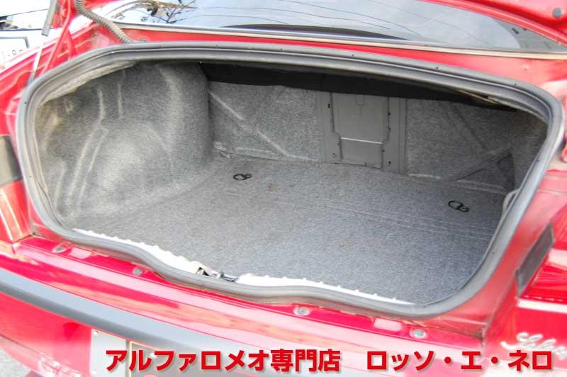 【新入荷】　アルファロメオ156　ツインスパークセレスピード　左ハンドル・アルファレッド　ローダウン・１７インチＡＷ　社外マフラー