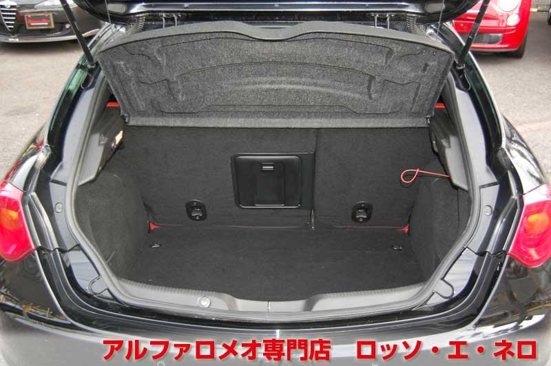 【新入荷】　アルファロメオ　ジュリエッタ　スポルティーバ　後期・黒・赤内装　25000キロ