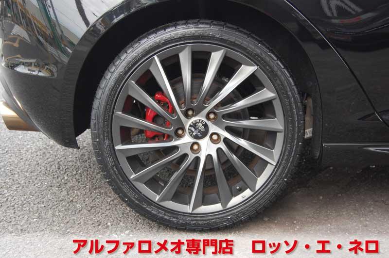 【新入荷】　アルファロメオ ジュリエッタ　クアドリフォリオヴェルデ　黒・6MT・赤レザー