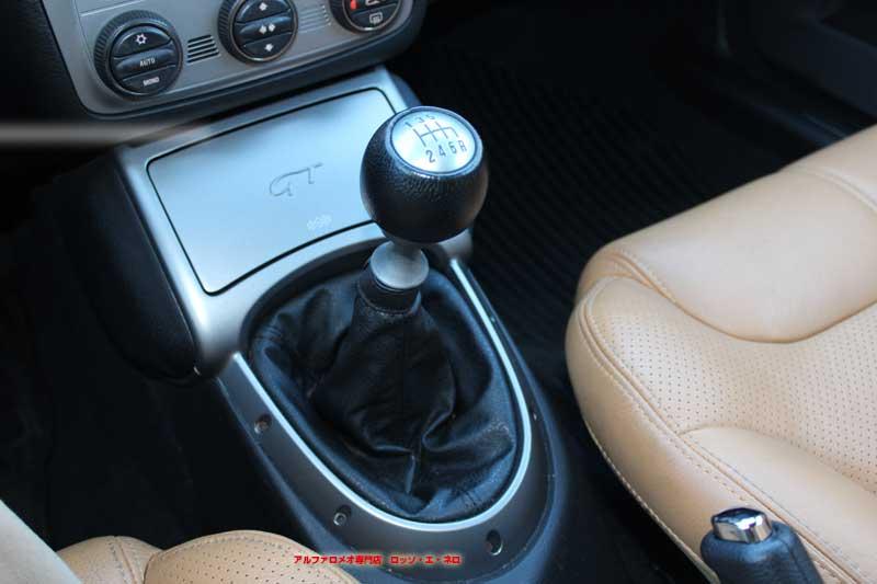 アルファロメオGT　3.2V6・6MT　ベージュ内装