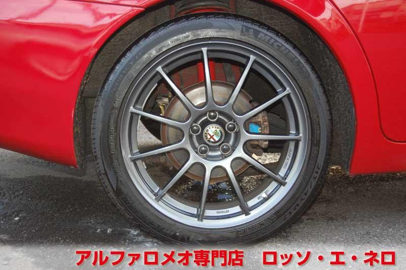 【新入荷】　アルファロメオ156　ツインスパークセレスピード　左ハンドル・アルファレッド　ローダウン・１７インチＡＷ　社外マフラー