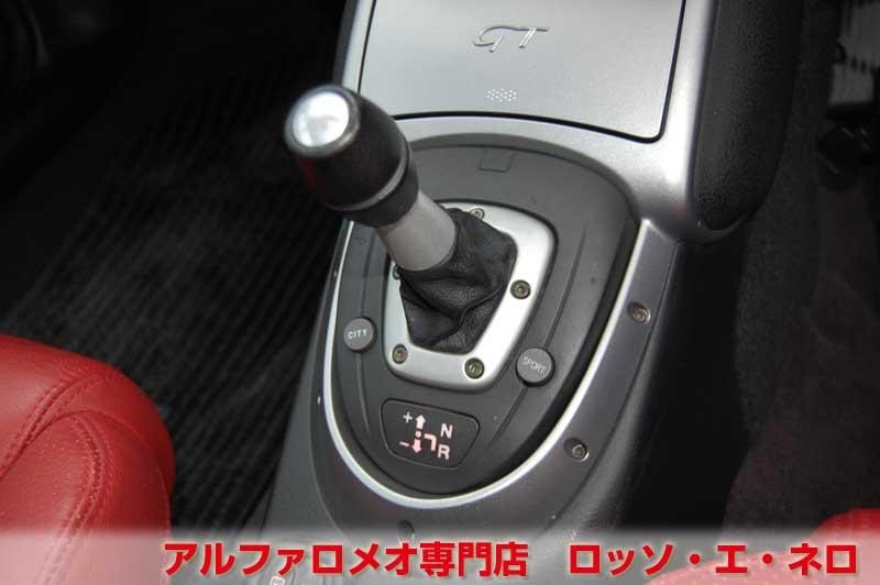アルファロメオＧＴ　2.0ＪＴＳセレスピード　エクスクルーシブ・ブラック　赤レザーシート