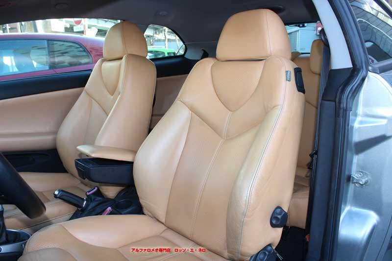 アルファロメオGT　3.2V6・6MT　ベージュ内装