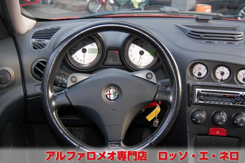 【新入荷】　アルファロメオ156　ツインスパークセレスピード　左ハンドル・アルファレッド　ローダウン・１７インチＡＷ　社外マフラー